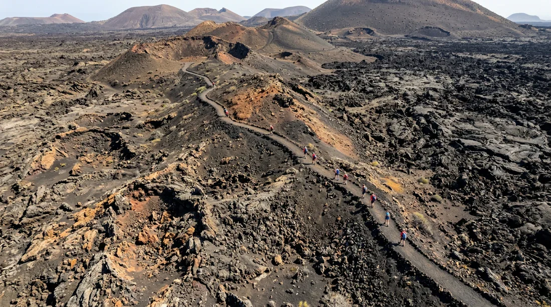 Randonnée dans les volcans de Lanzarote Sentier de randonnée dans le parc national de Timanfaya