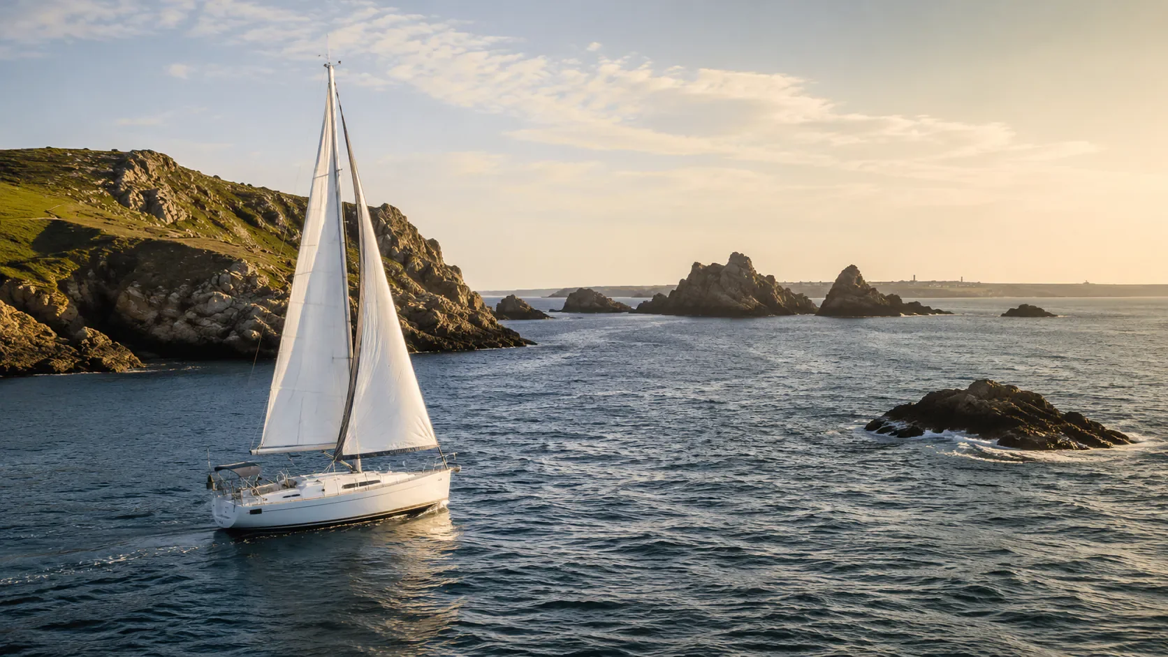 Naviguez entre îles et baies bretonnes à bord d’un voilier